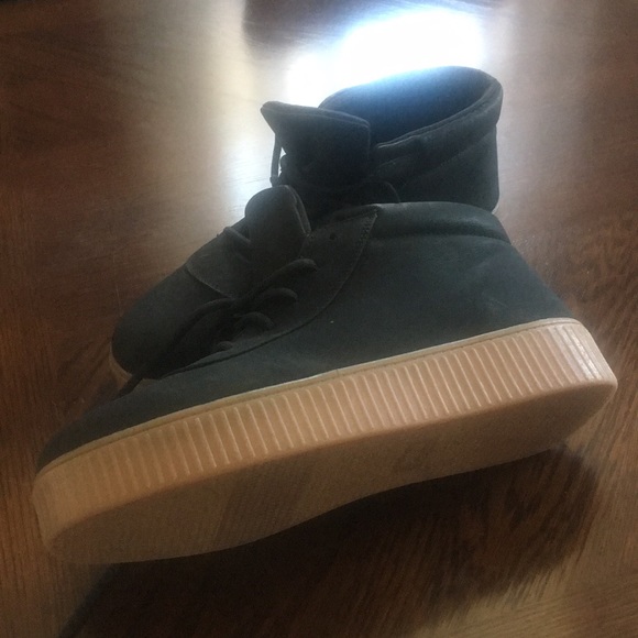 Shoes - Picture 2 of 4